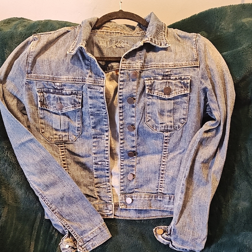 Kut from the Kloth Blue Denim Jean Jacket Trucker Style